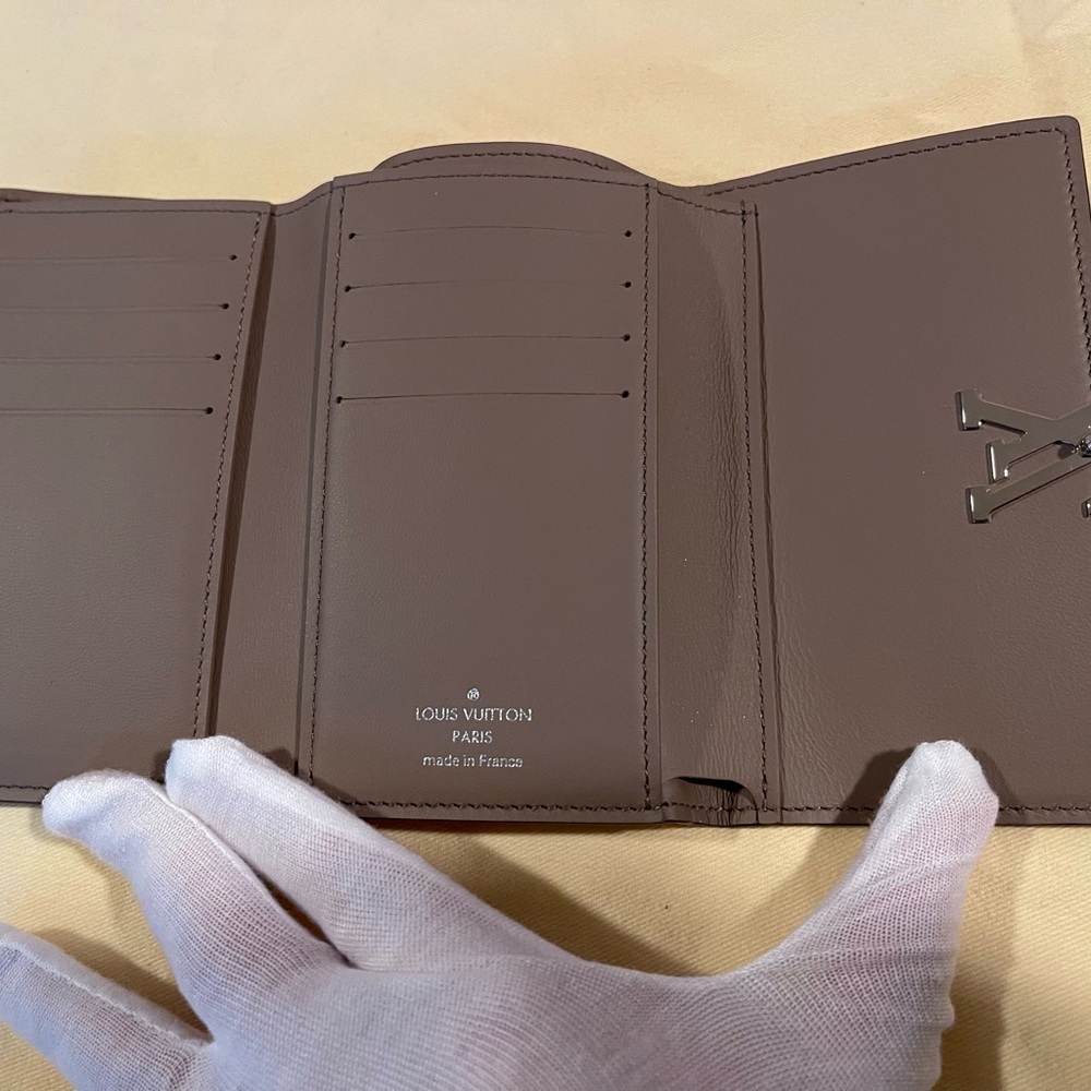 Authentic Louis Vuitton Wallet - Picture 7 of 9
